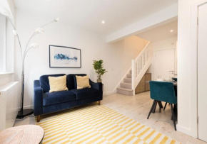 Stylish Mews House Old Town 1-BR Apartment With Parking